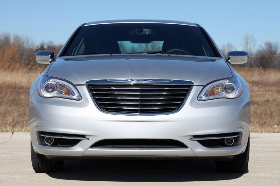 Chrysler 200 2011 года  (фото 36 из 122)